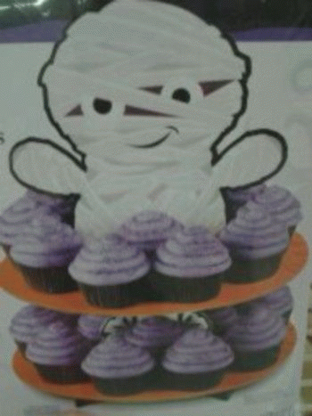 Sloth (USA-2) : All These Cupcakes!